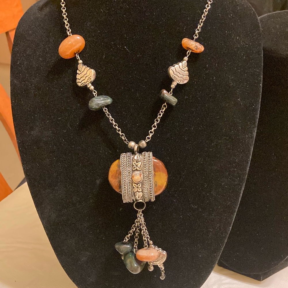 Vintage tribal handcrafted polished agate pendant necklace
